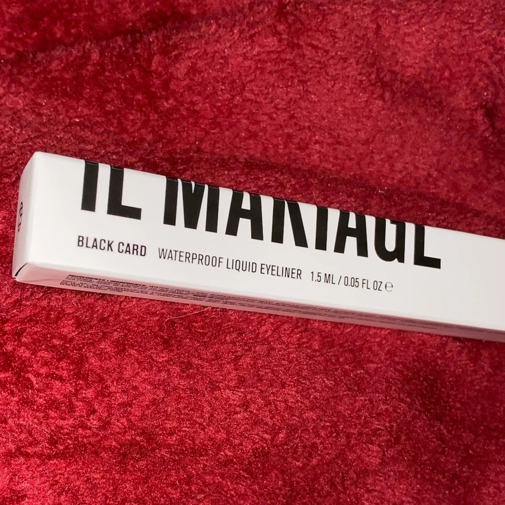 Il Makiage Black Card Waterproof Liquid Eyeliner
